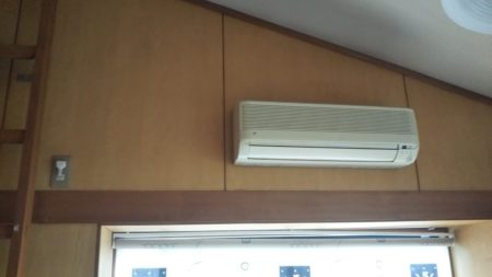 名古屋市千種区で設置された壁掛け式家庭用エアコンの室内機。